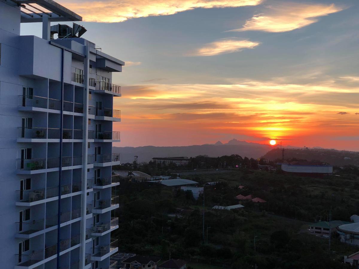 Апартаменти Tagaytay Cool Spot Tagaytay City Номер фото